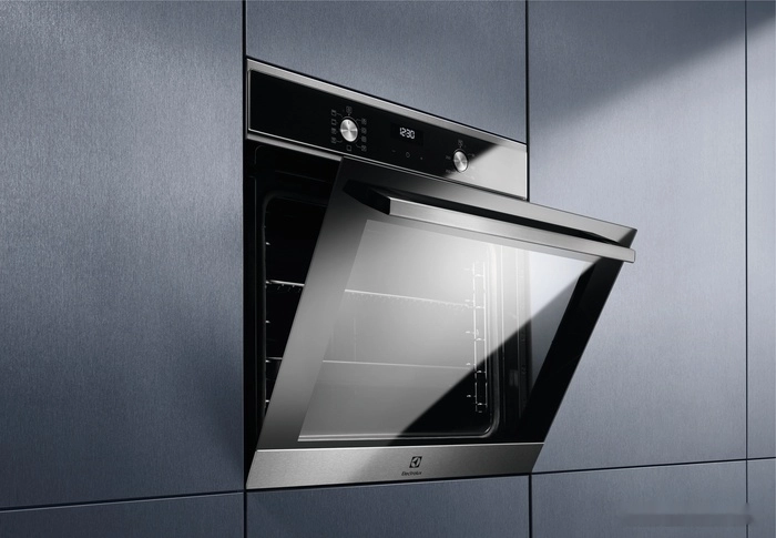 Духовой шкаф Electrolux SteamBake PRO 600 EOD5H70BX