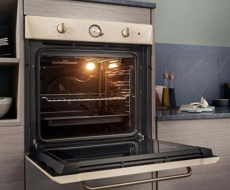 Духовой шкаф Hotpoint-Ariston FVT 801 H OW HA