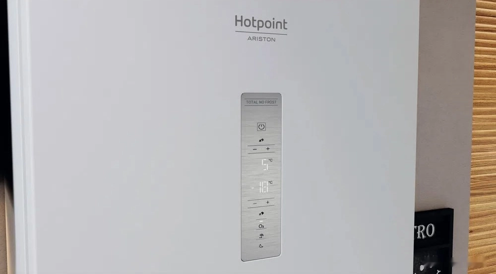 Холодильник Hotpoint-Ariston HTS 8202I W O3
