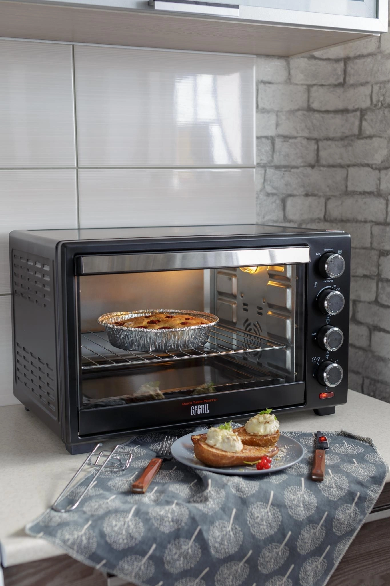 Мини-печь GFgril GFO-38B Convection Plus