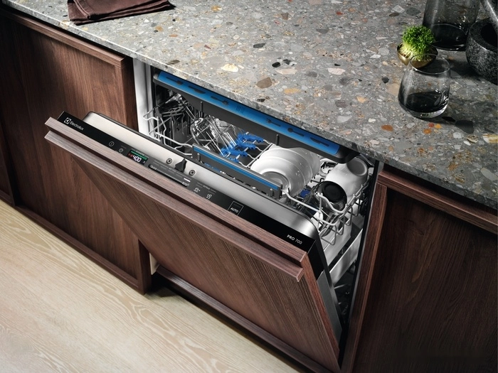 Встраиваемая посудомоечная машина Electrolux EEM48320L