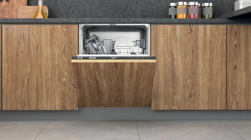 Посудомоечная машина Hotpoint-Ariston HIC 3B19N