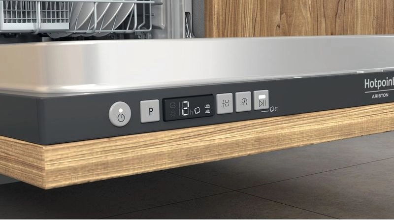 Посудомоечная машина Hotpoint-Ariston HIC 3B19N