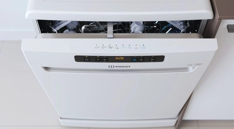 Посудомоечная машина Indesit DFO 3C26