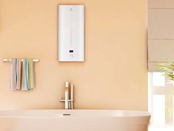 Накопительный электрический водонагреватель Electrolux EWH 100 Centurio IQ 2.0