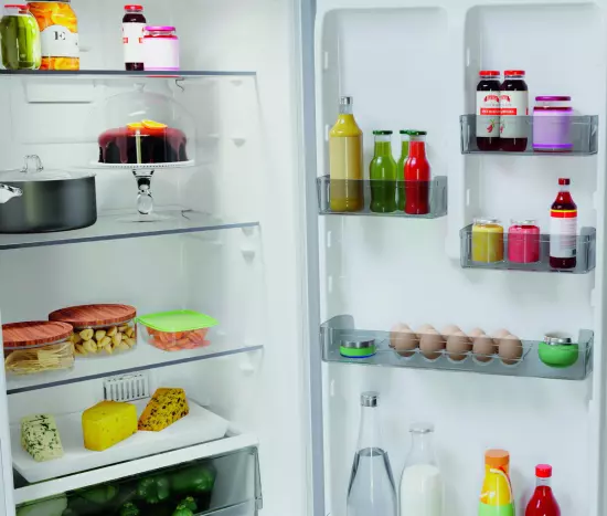 Холодильник с морозильником Hotpoint-Ariston HT 4200 W