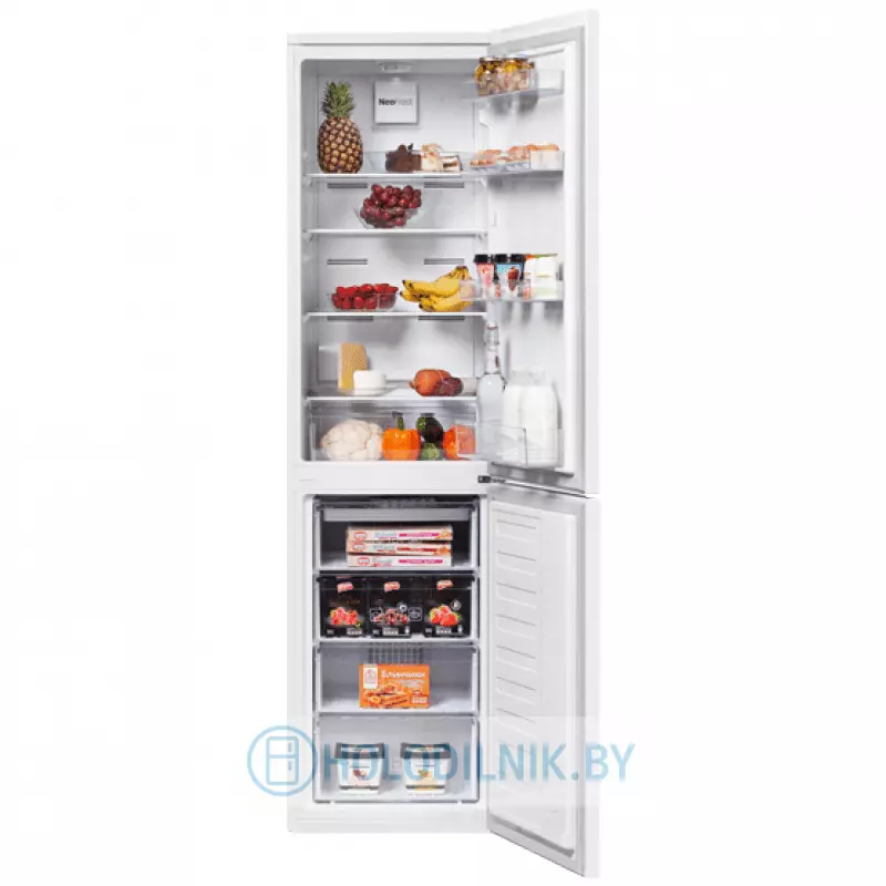 Холодильник BEKO RCNK 335K00W с открытой дверью